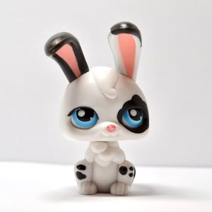Littlest Pet Shop Magic Motion Pet Bakery White Black Bunny Rabbit Blue Eyes